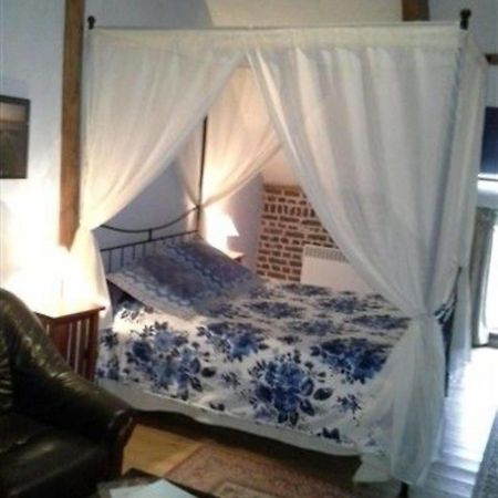 Au Mesnil Le Bas Bray Bed & Breakfast Bures-en-Bray Bagian luar foto