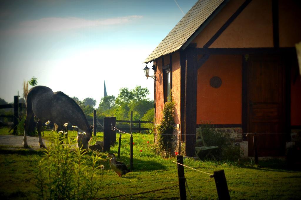 Au Mesnil Le Bas Bray Bed & Breakfast Bures-en-Bray Bagian luar foto