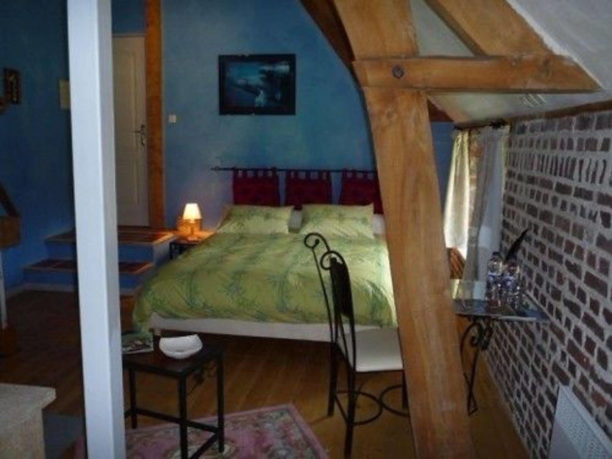 Au Mesnil Le Bas Bray Bed & Breakfast Bures-en-Bray Bagian luar foto